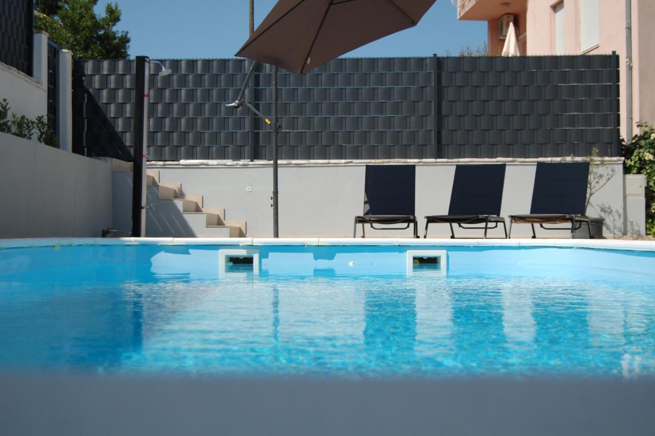 Nela & Sara - 2 Apartments With Heated Swimming Pool Seget Vranjica Dış mekan fotoğraf