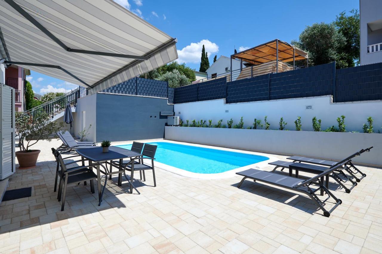 Nela & Sara - 2 Apartments With Heated Swimming Pool Seget Vranjica Dış mekan fotoğraf