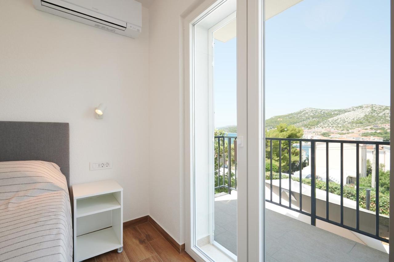 Nela & Sara - 2 Apartments With Heated Swimming Pool Seget Vranjica Dış mekan fotoğraf
