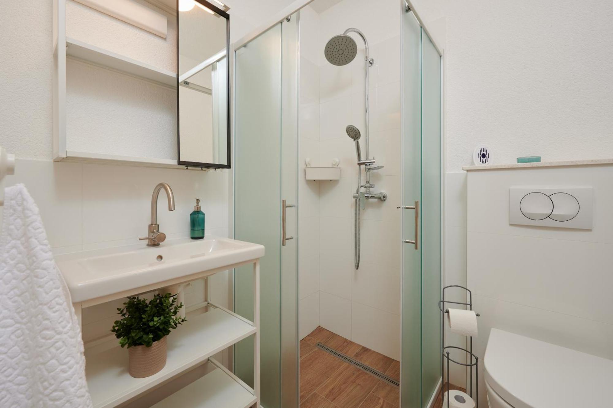 Nela & Sara - 2 Apartments With Heated Swimming Pool Seget Vranjica Dış mekan fotoğraf
